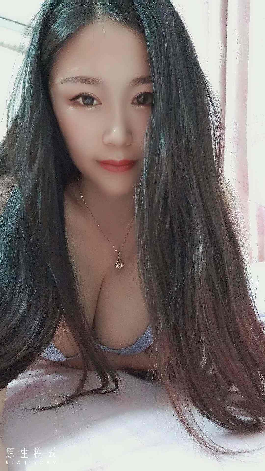 23岁 身高159cm 体重49kg 胸围36c