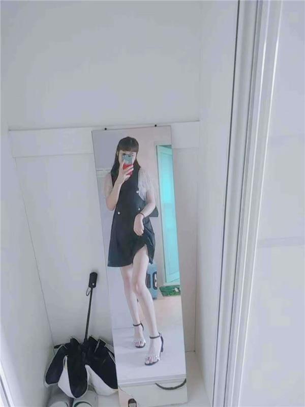 20岁乖萌可爱的小梦（可 she~吻 ）